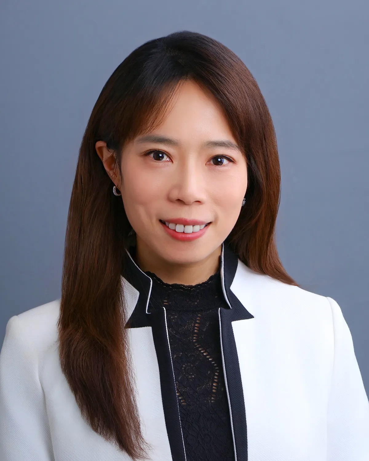 Yuyu Oetting - Leitung Taiwan Desk, Native Speaker für Mandarin und Expertin für Cyber-Compliance (NIS2/CRA/CSA) für taiwanesische Technologieunternehmen