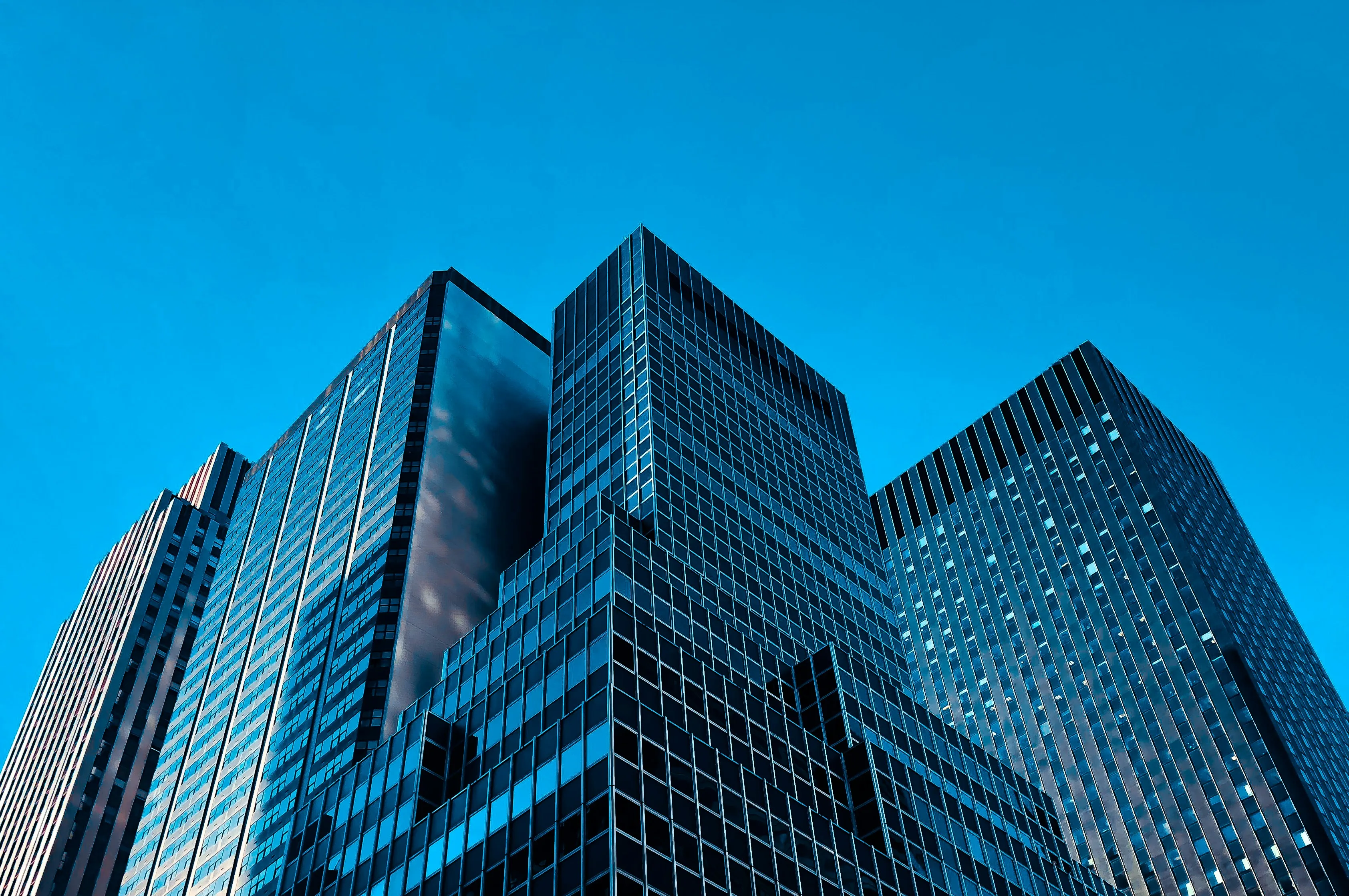 Moderne Bürohochhäuser – Arbeitsrecht und Compliance für Arbeitgeber